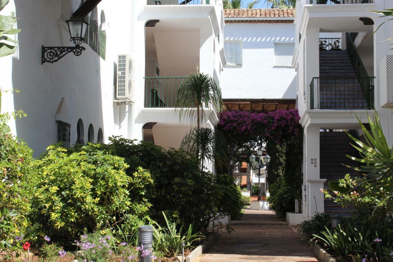 Apartment In El Presidente Beach Side New Golden Mile Estepona Exterior foto